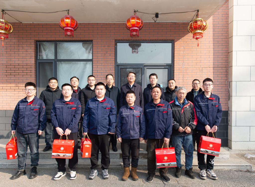 李斌校长慰问坚守服务保障一线教职员工